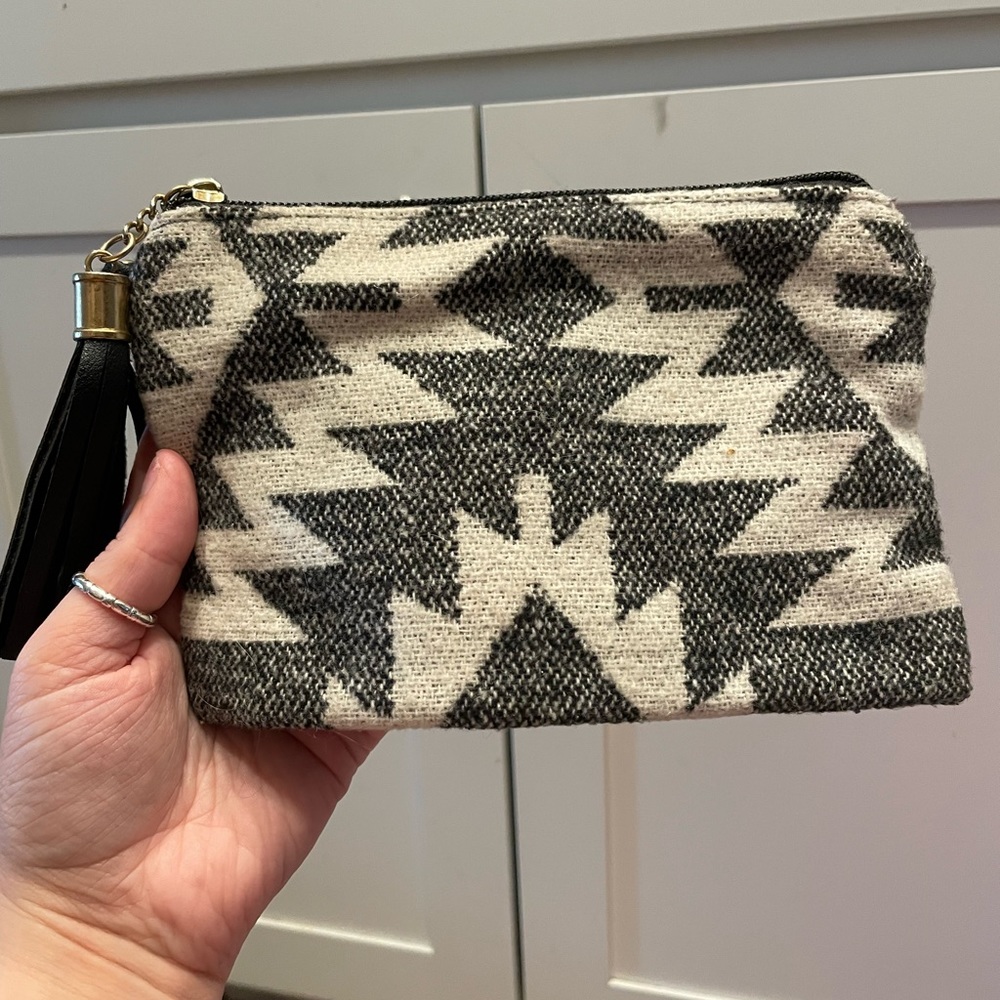 Cloth wristlet